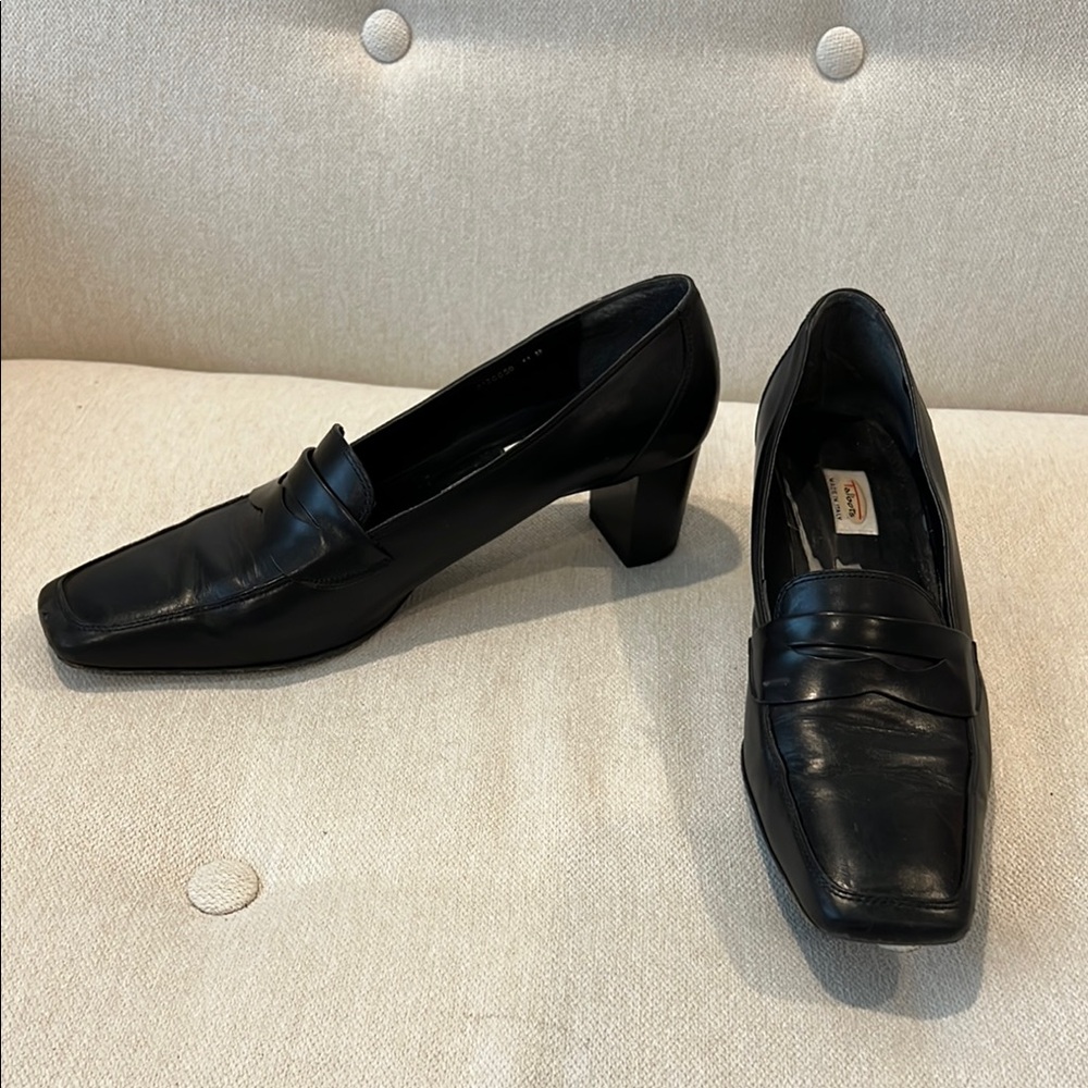 Black Leather heels with Square Toe Design